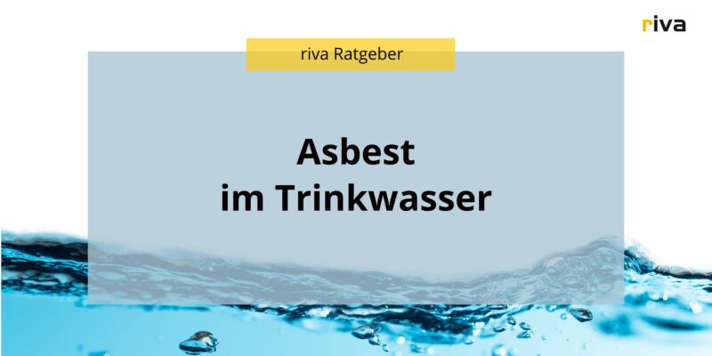 Eine Wasseroberfläche im unteren Bildbereich. Im Vordergrund steht ein blauer Textblock mit der Aufschrift: 'Asbest im Trinkwasser'. Das Logo 'riva Ratgeber' ist oben zu sehen."